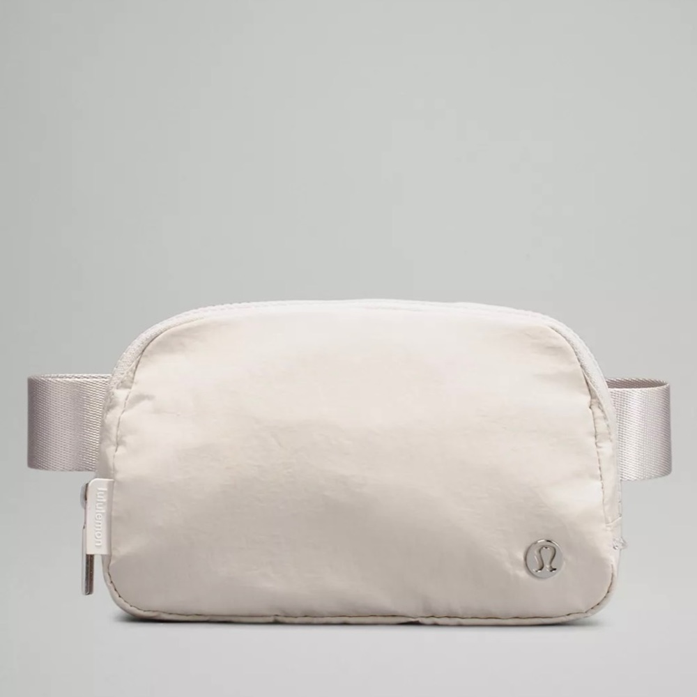 Everywhere Belt Bag in White Opal- Brand New - Picture 2 of 7